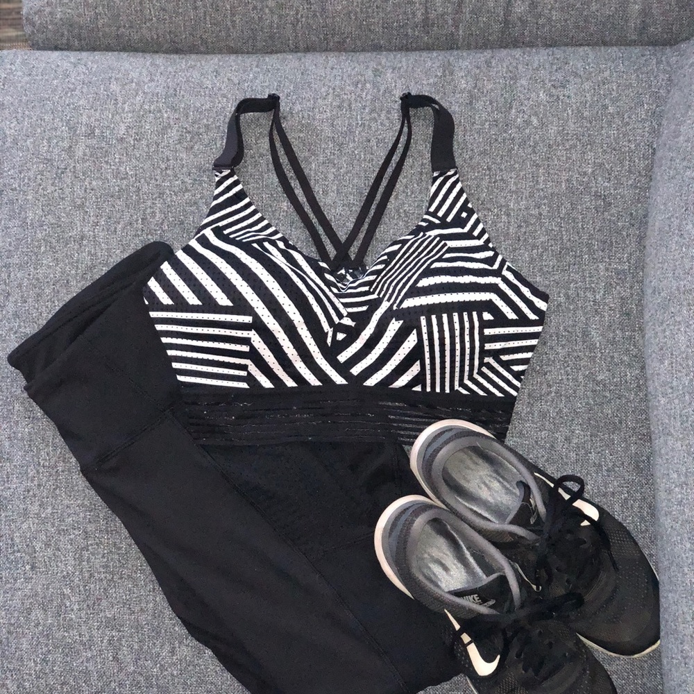 Victoria Secret Sports Bra * free with purchase*